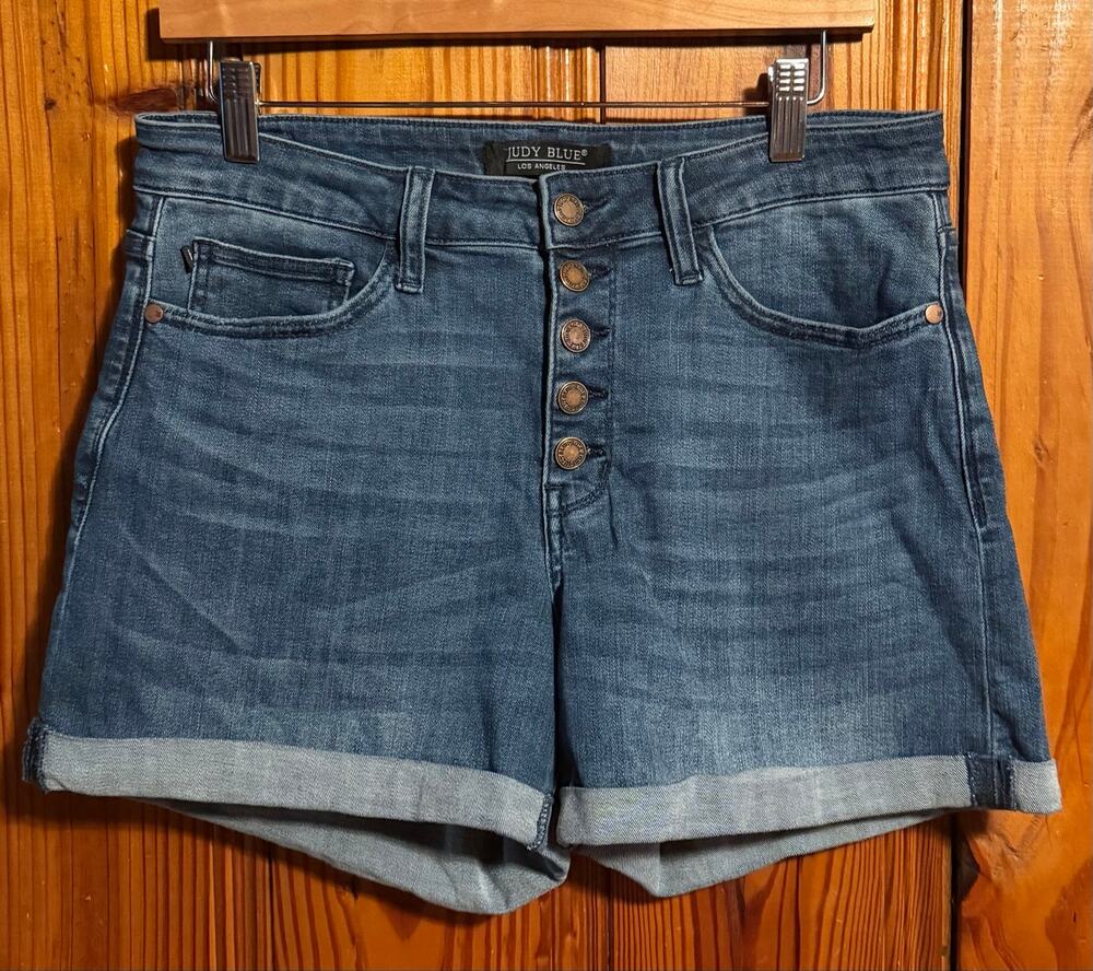 Judy Blue Women’s high rise button fly denim/jean shorts cuffed 4’’ Size 30